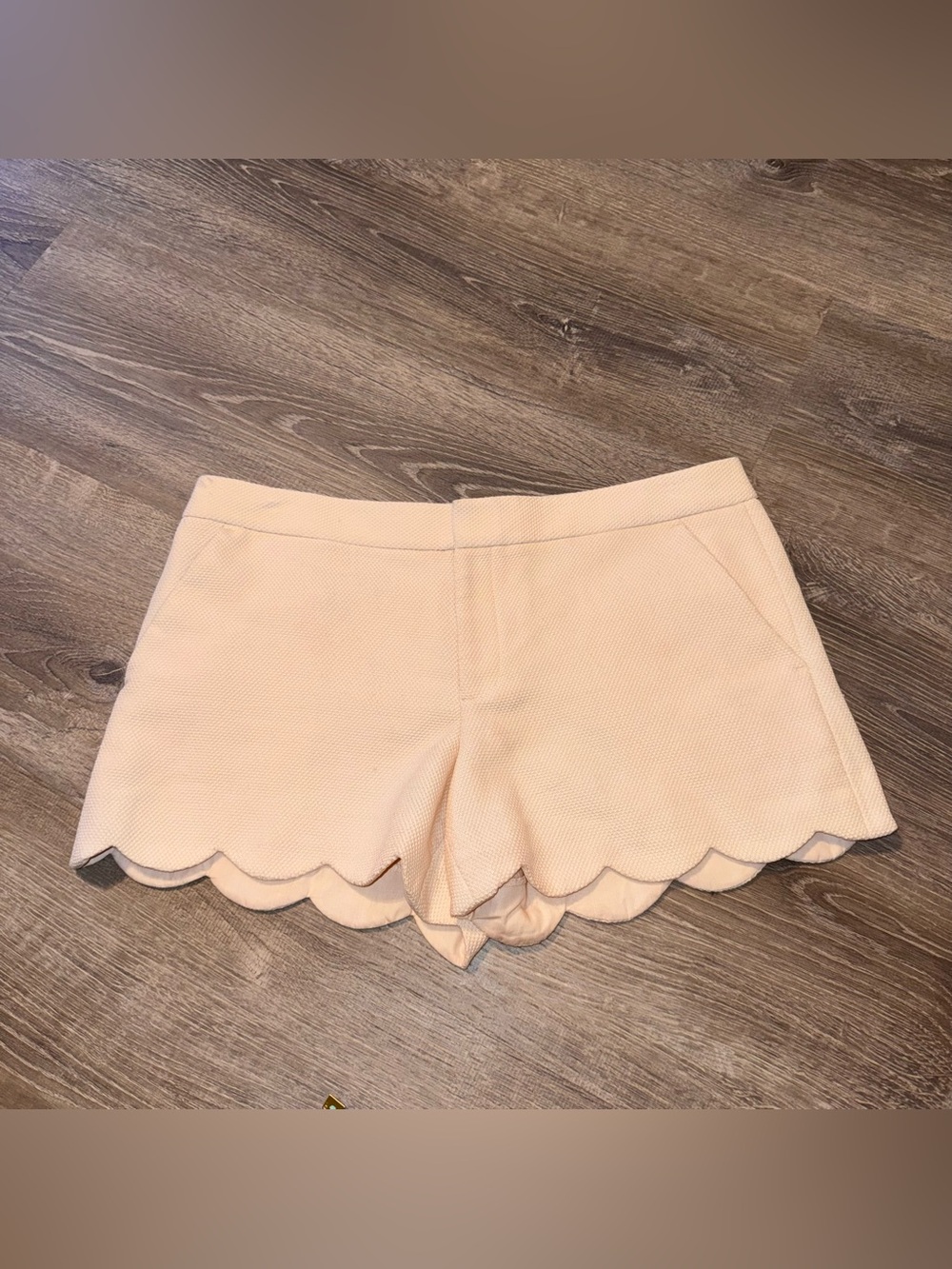 Club Monaco Cream beige Scallop-Hem High-Waist amber textured Shorts 8 - Picture 3 of 14